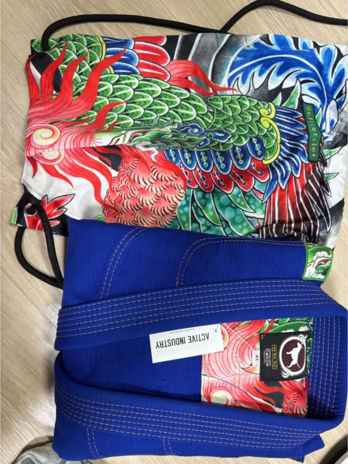 불테리어 호우호우 도복 - 화려한 봉황 자수가 인상적인 패키지